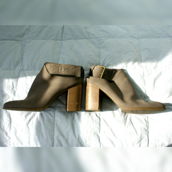 Suede boots - great condition - Picture 4 of 6